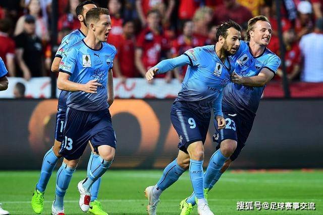 国足热身赛场地调整，朱辰杰缺阵，战术需变革